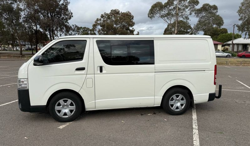 
								2017 Toyota Hiace LWB Auto full									