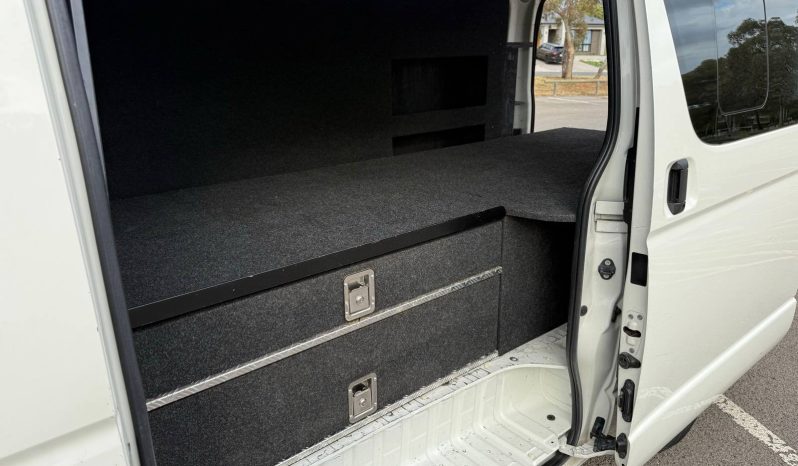 
								2017 Toyota Hiace LWB Auto full									