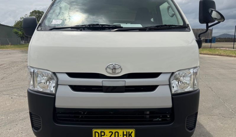 
								2019 Toyota Hiace LWB Petrol full									