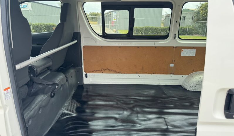 
								2019 Toyota Hiace LWB Petrol full									