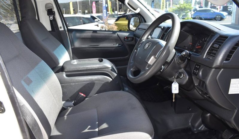 
								2017 Toyota Hiace LWB Auto low km full									
