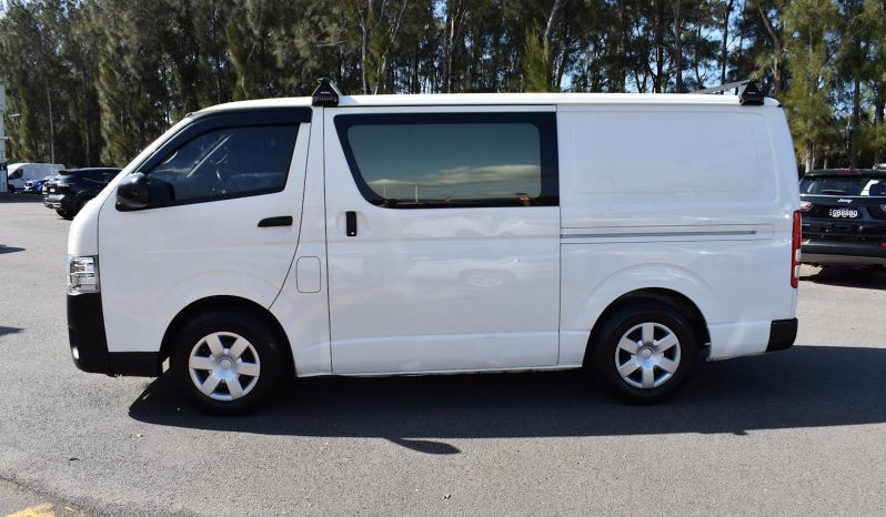 
								2017 Toyota Hiace LWB Auto low km full									
